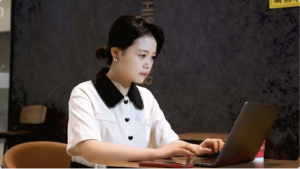 专访ASU心理学硕士丁荣 ： “教” 与 “育” 编织家庭成长锦缎