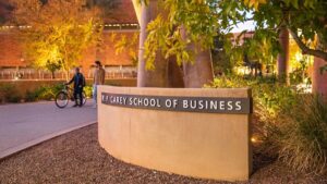 亚利桑那州立大学凯瑞商学院被《金融时报》评为美国公立商学院第三名